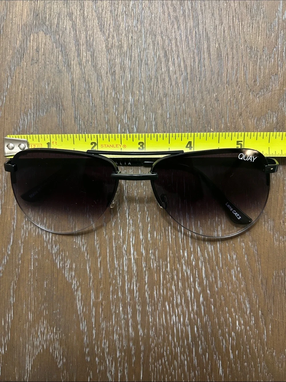 QUAY SUN GLASSES